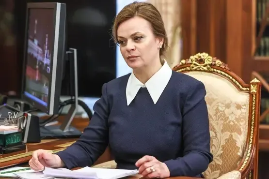 Анна Цивилева, занимающая пост статс‑секретаря — заместителя министра обороны и руководящая фондом «Защитники Отечества», включена в президиум Совета при президенте по стратегическому развитию и национальным проектам. Сведения указывают на её родственные связи с президентом и брак с бывшим губернатором Кемеровской области.