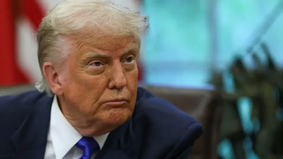 На закрытых переговорах на саммите G7 президент США выступил за усиление поддержки Украины при условии, что европейские партнёры помогут с расчисткой Ормузского пролива; лидеры «Большой семёрки» в совместном заявлении объявили о плане наращивания санкционного давления и увеличения военной помощи Киеву.