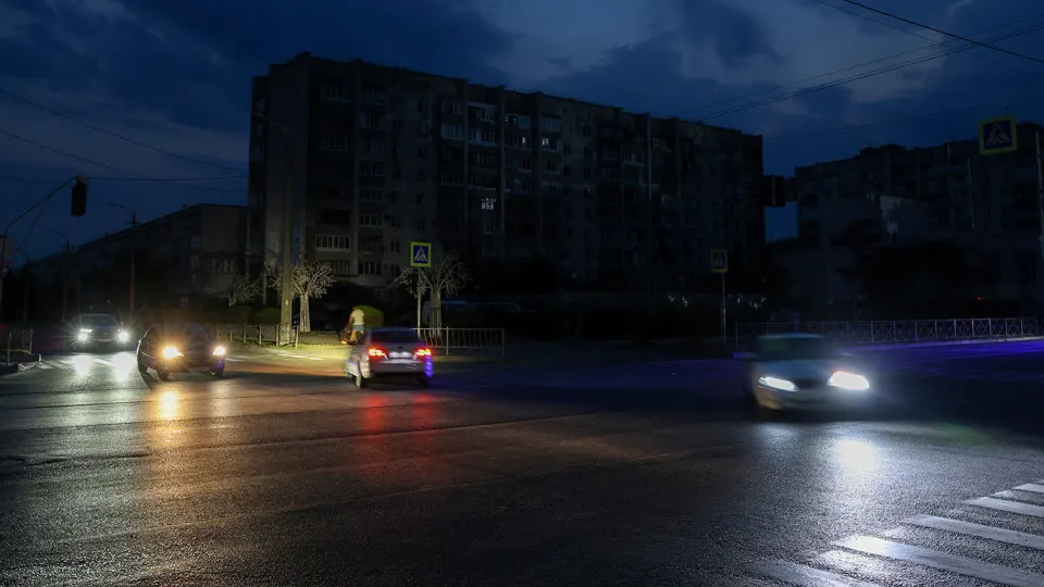 Дефицит топлива привёл к сокращению пригородных и городских автобусных маршрутов в нескольких областях, а также к росту стоимости проезда — особенно заметно в Ивановской, Калининградской и других регионах.