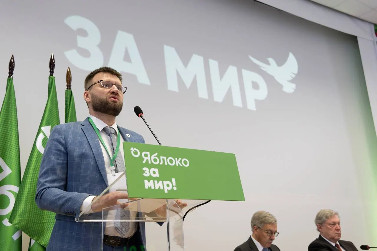 Минюст оставил за Дороховым статус «иноагента», сославшись на «факты ведения политической деятельности» — от поздравления от председателя партии до участия в акции с бумажными самолётиками.