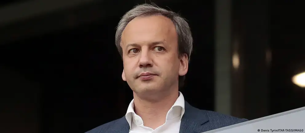 Дворкович заявил, что будет оспаривать свое включение в санкционный список Европейского союза в суде и слагает полномочия президента Международной шахматной федерации до решения суда.