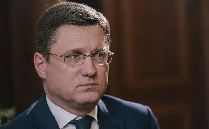 Власти отмечают уменьшение очередей и восстановление работы АЗС, но простаивающие НПЗ и высокий процент невыполненных оптовых заявок говорят о сохранении дефицита ещё на несколько месяцев.