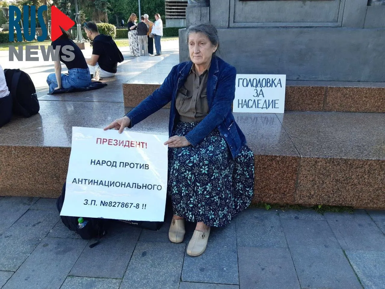Наталья Шамина устроила акцию у памятника Кириллу и Мефодию в знак протеста против законопроекта о передаче регионов права исключать объекты культурного наследия; активистку задержала полиция, затем отпустили.