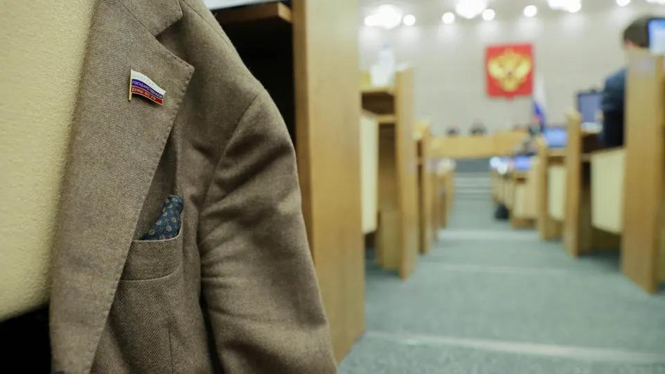 Правительство поддержало инициативу об отмене санкций для депутатов региональных парламентов за отсутствие или несвоевременную подачу деклараций о доходах. Документ требует доработки, отмечают ведомства.