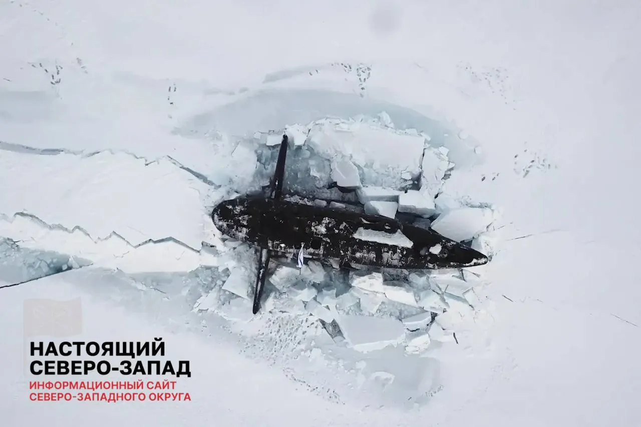 Правительство исключило из Федерального плана статистических работ показатель доли современной военной техники в Арктической зоне — эти данные больше не будут публиковаться. При этом в регионе продолжают масштабно наращивать военную инфраструктуру: строительство завода беспилотников в Мурманске, новые воинские городки и перевод бригады в дивизию.