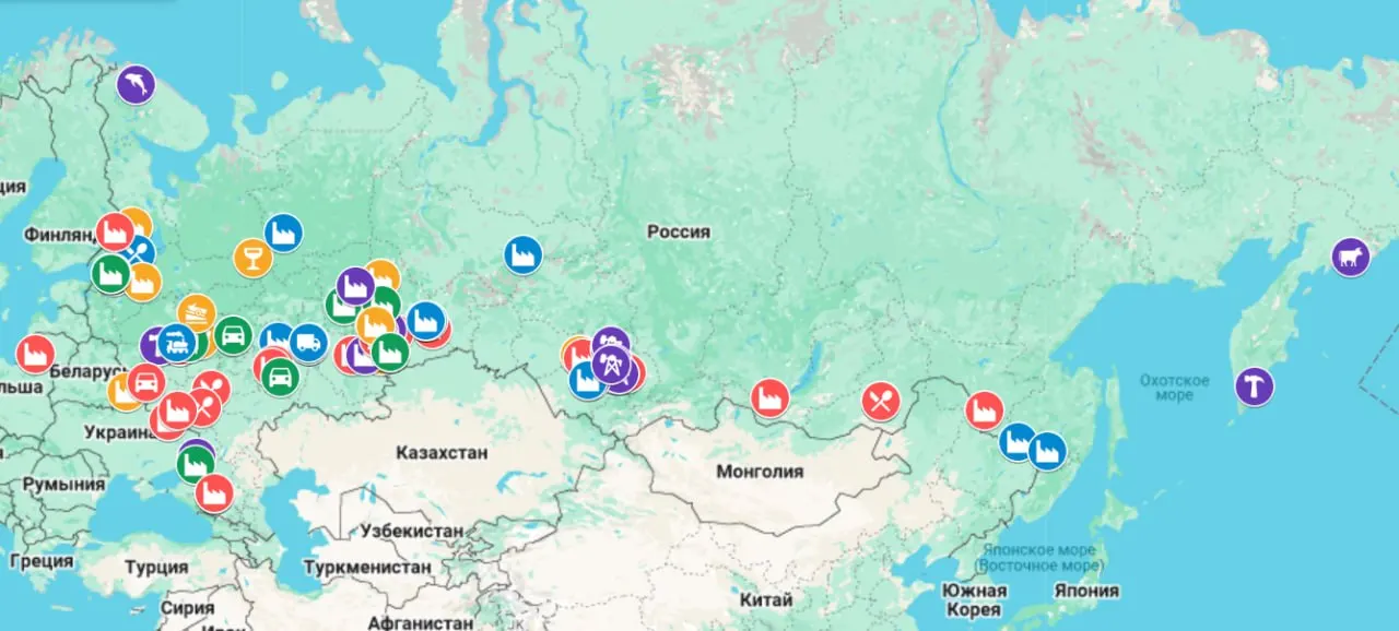 Проект собрал кейсы остановок производств, задержек выплат и переводов сотрудников на сокращённую рабочую неделю — информация охватывает регионы от Калининграда до Камчатки.