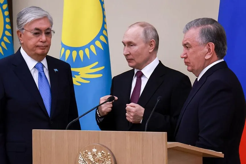 Правительство РФ начало подготовку к изменению договоров о военно‑техническом сотрудничестве с Казахстаном и Узбекистаном на фоне западных ограничений на военные и двойного назначения товары.
