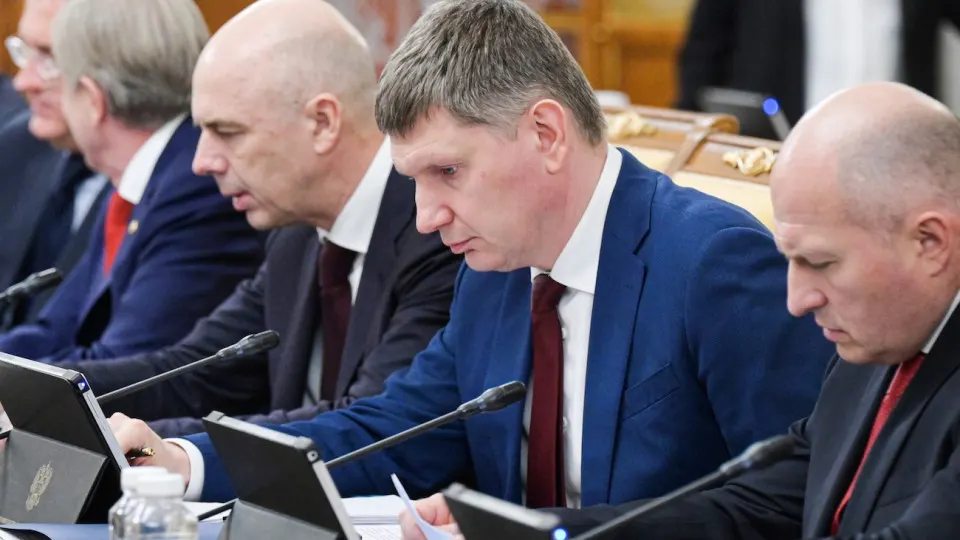 По оперативной оценке Минэкономразвития ВВП России за январь–май вырос лишь на 0,2%. Экономика демонстрирует сильную региональную сегментацию: Москва растёт, большая часть страны — в стагнации или рецессии.