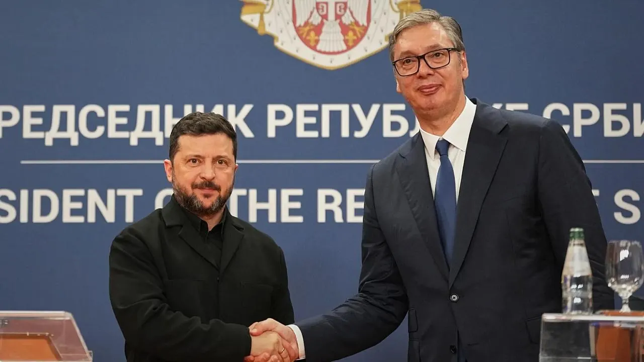 Во время пресс-конференции Зеленский заявил, что Украине требуется больше оружия. После провокационного вопроса российские власти объявили о возбуждении уголовного дела против журналиста.