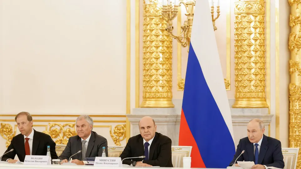 Президент заявил о необходимости обеспечить рабочих мест для возвращающихся ветеранов и системно поддерживать их трудоустройство через новые правила для работодателей.