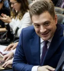 Депутат Георгий Камнев обратился к главе Минпромторга Антону Алиханову с призывом снизить стоимость автомобилей АвтоВАЗа на внутреннем рынке, указав, что за границей они дешевле.