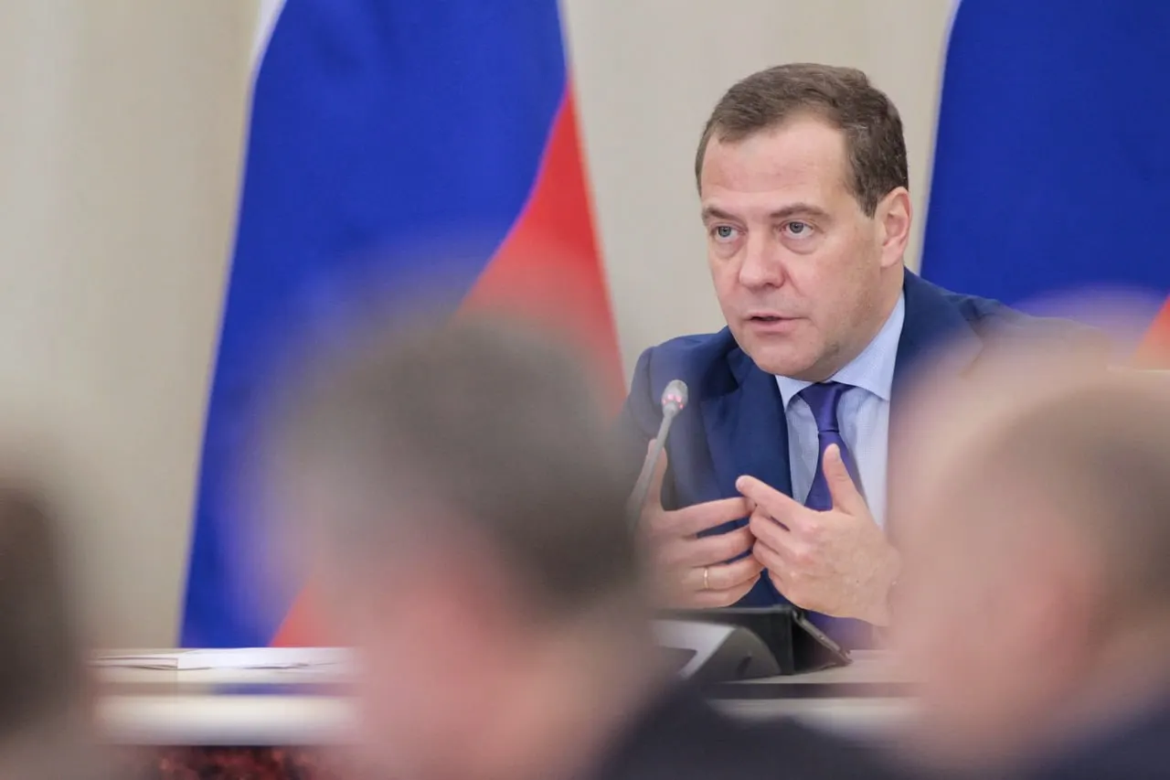 Лидер Единой России отметил, что противостояние сохранится на российских условиях и проблемы воспитания существуют как у оппонентов, так и у нас.