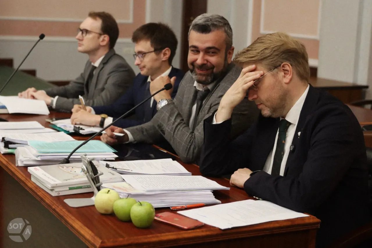 Дело рассматривается в Верховном суде: истец требует запрета на участие партии в выборах на фоне обвинений в агитационных нарушениях, нарушении авторских прав и призывах к миру.