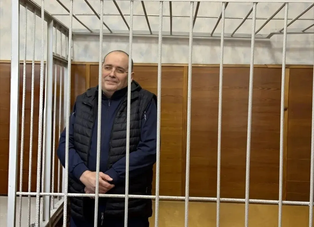 Экс-чиновник признан виновным в крупной взятке; суд вынес приговор: 9 лет колонии строгого режима и штраф; суммарный срок по делам — 14 лет и штраф около 17 млн рублей. Общая сумма взяток, переданных министерству, составила 4 410 000 рублей, из которых обвиняемый получил не менее 2,7 млн рублей.