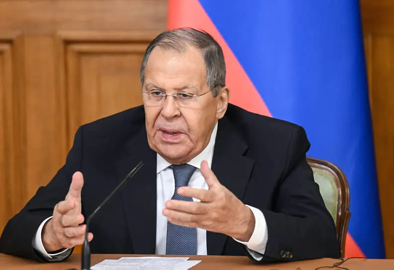 Министр иностранных дел заявил, что информационная борьба вокруг операции на Украине будет продолжаться и усиливаться.