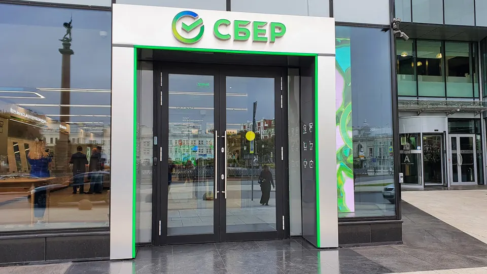 Крупнейший банк сталкивается с ростом проблемного портфеля, давление на корпоративные займы усиливается, а прогнозы экономического замедления остаются тревожными.