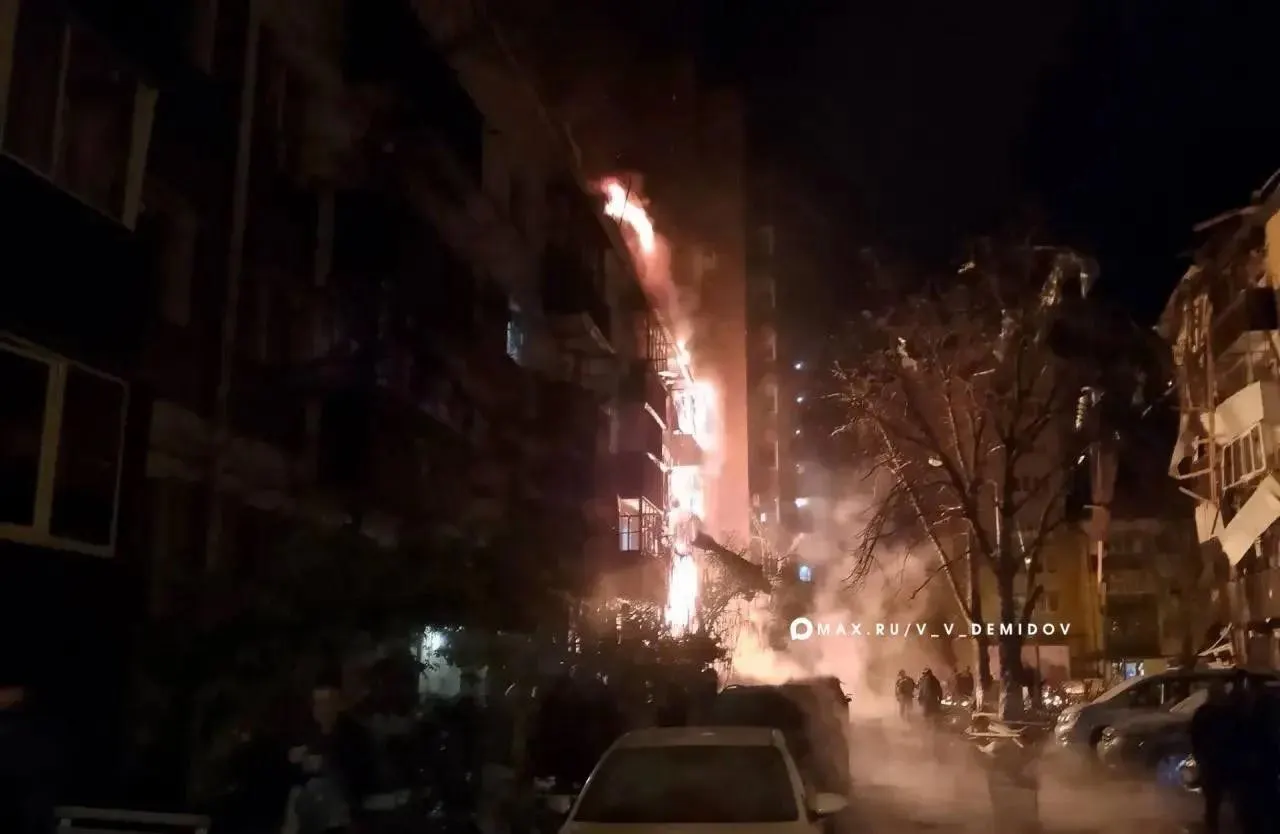 Ночные удары дронов по Белгородской области и соседним регионам. Один человек погиб, на парковке за 110 км от Воронежа возник пожар.