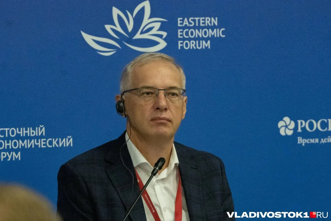 Дмитрий Алексеев отметил важность повышения до полпреда Олега Кожемяко и назначения Константина Шестакова на пост врио губернатора Владивостока, подчеркнув необходимость работы на местах и совместной стратегии региона.