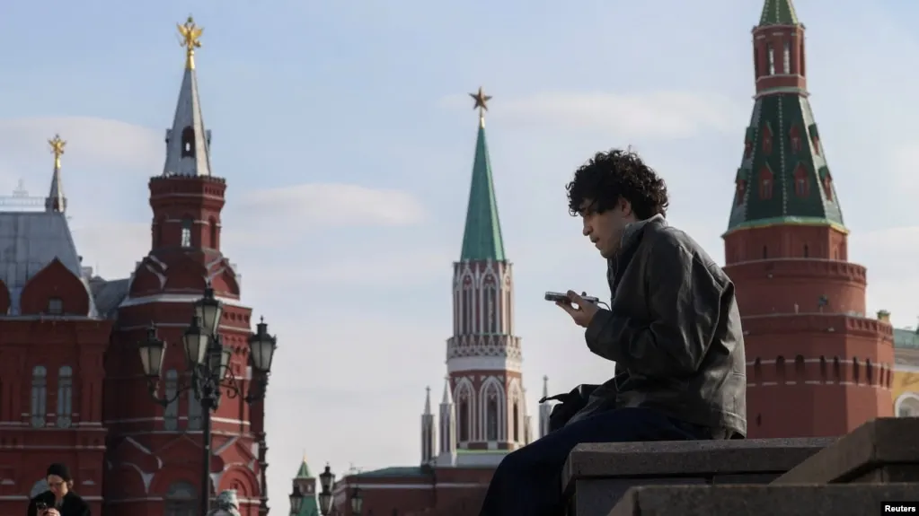 Законопроект предусматривает идентификацию детей в соцсетях и сокращение времени онлайн для несовершеннолетних, нацеленное на ограничение доступа к запрещённому контенту.